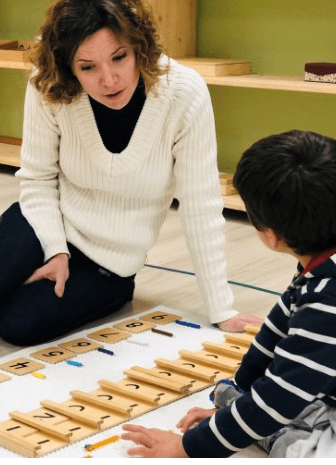 Maria Montessori desarrolló todo el material que lleva su nombre, fundamento de su método.